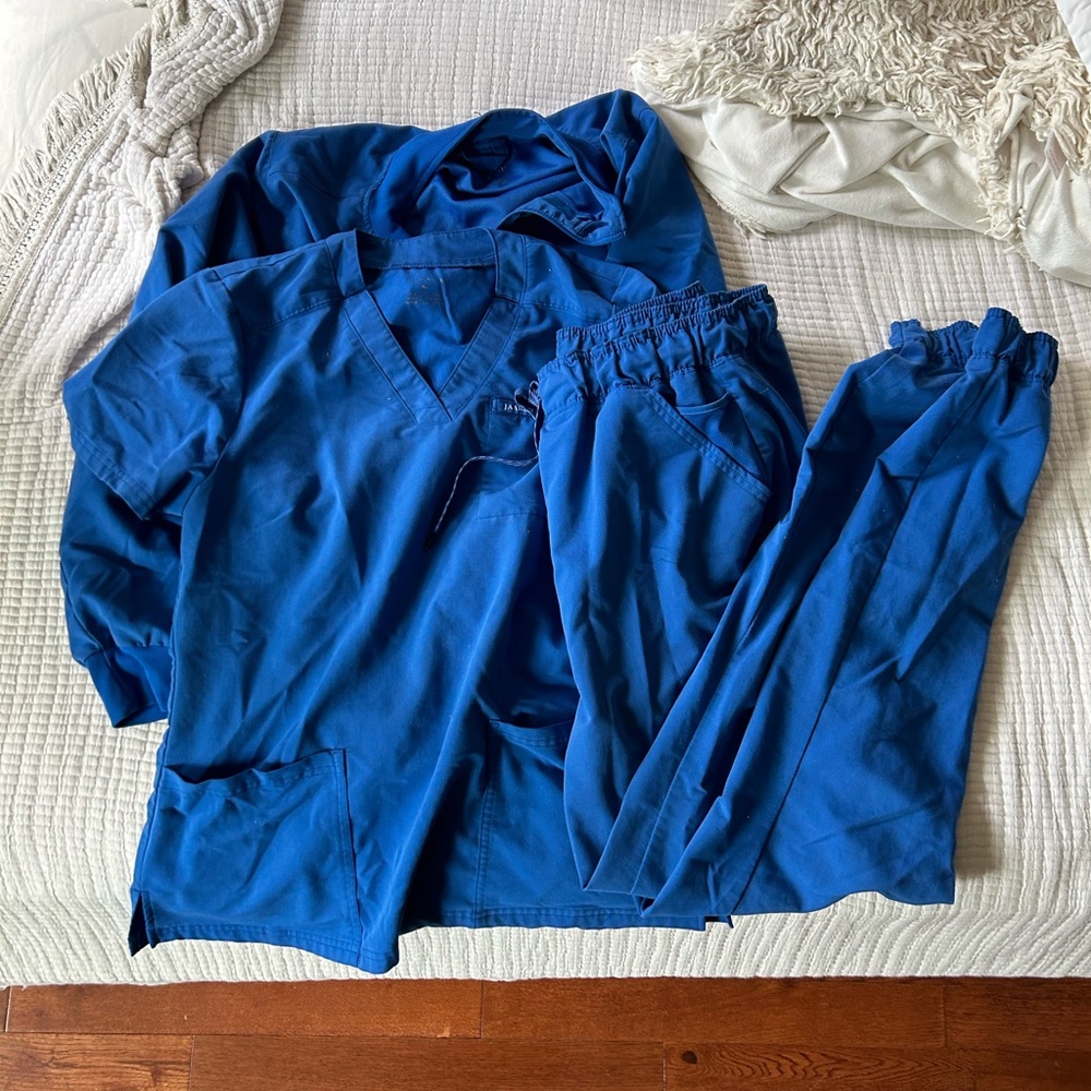 Jaanuu Scrub Set : scrub jacket, top & pants